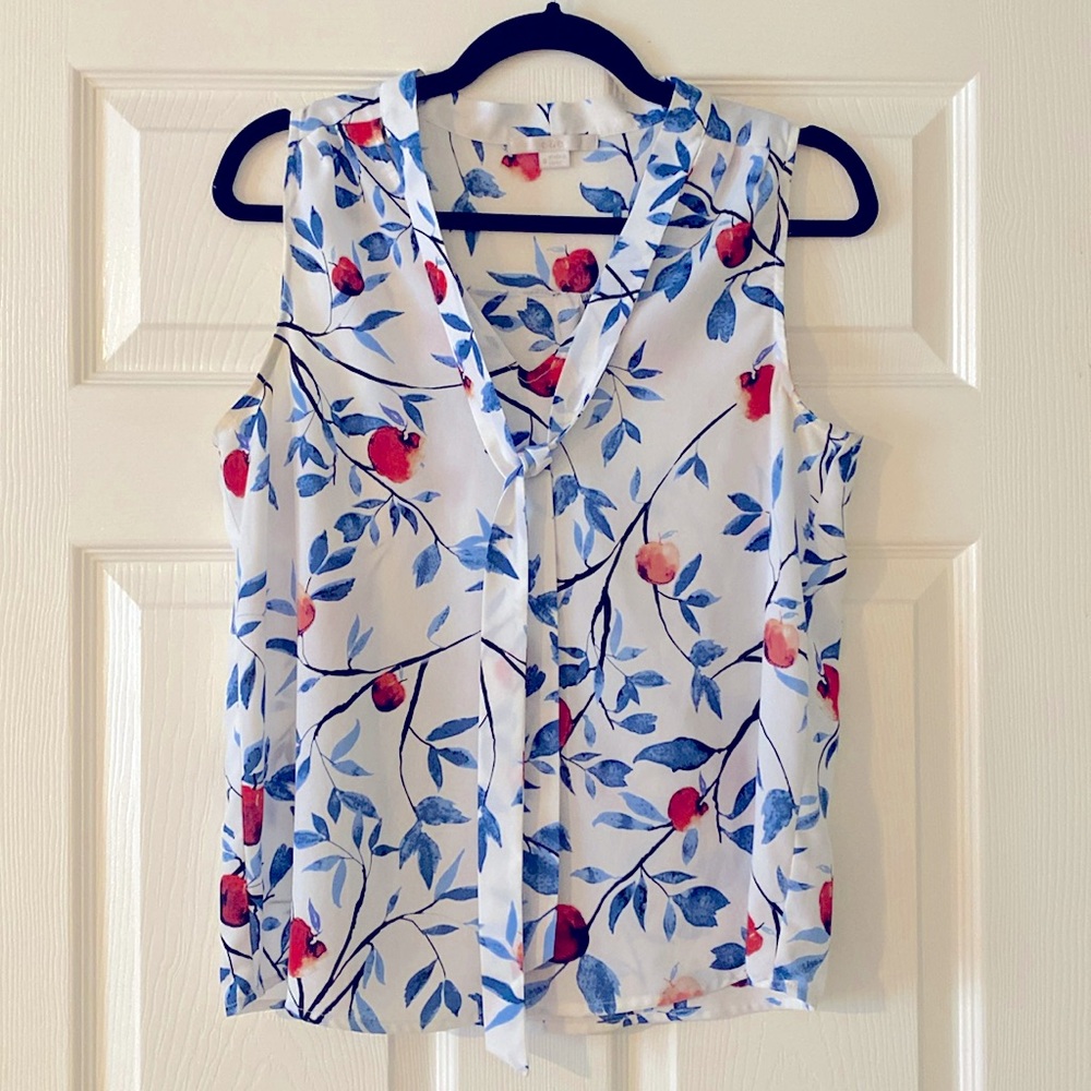 c&e sleeveless blouse 
Size 8